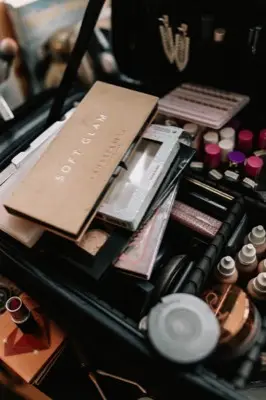 The professional makeup kit laid out